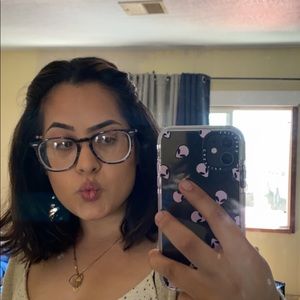 Meet your Posher, Estefania